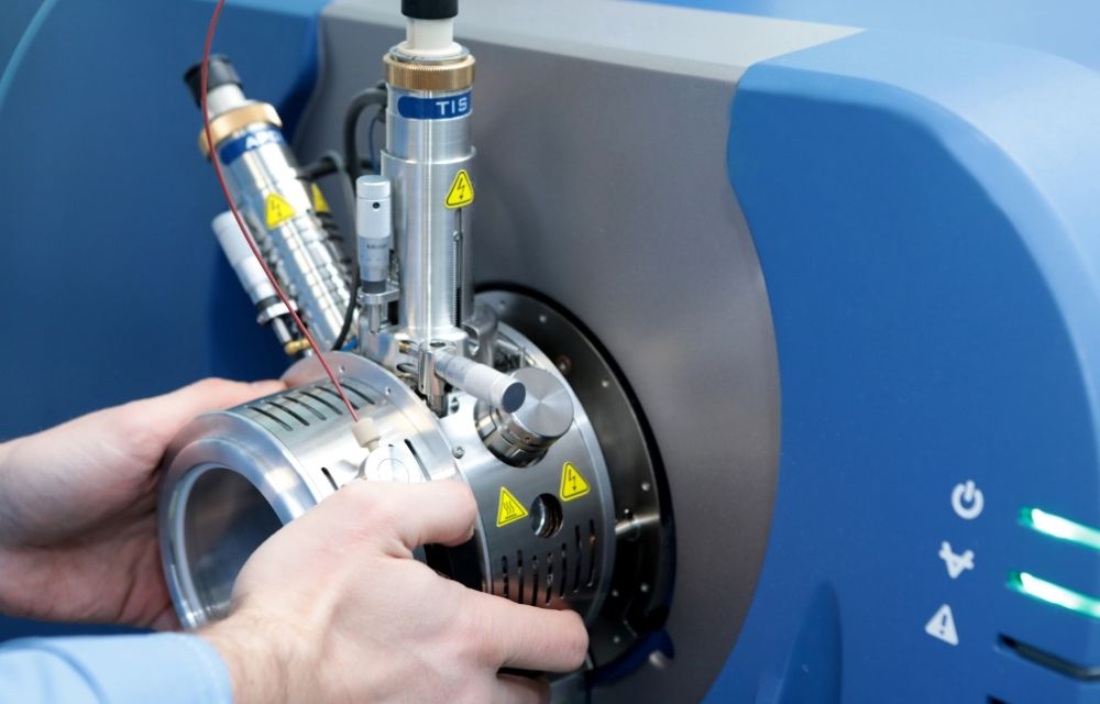 mass spectrometer